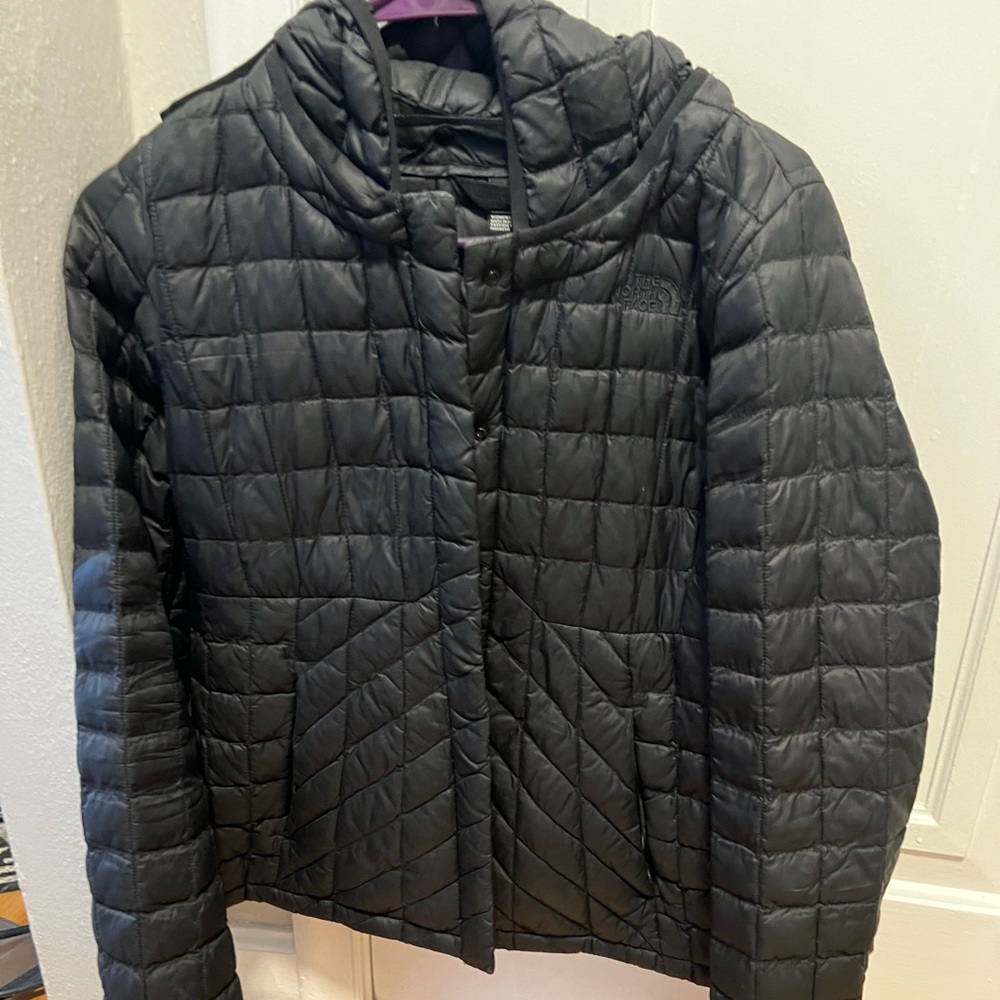 Women’s North Face small thermoball button up quilted jacket